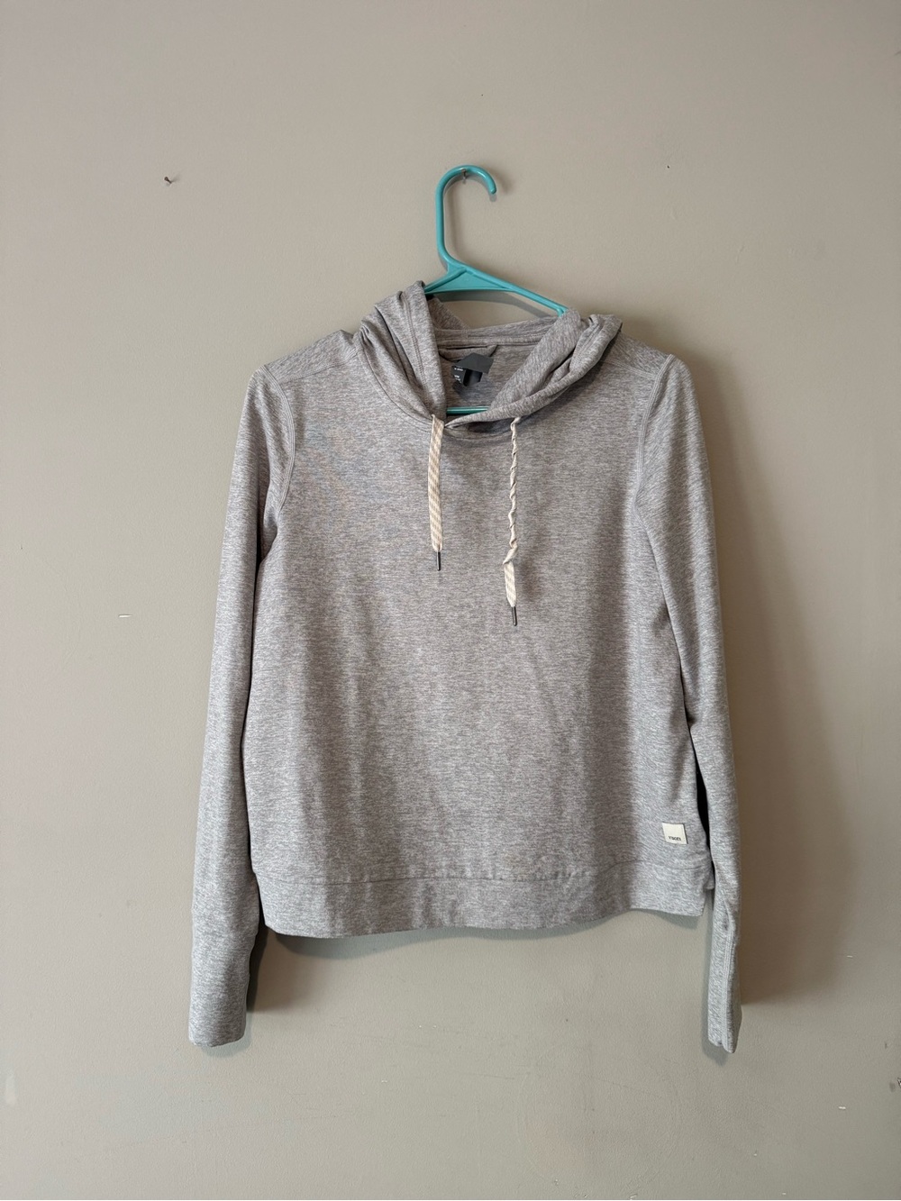 Vuori Women's Heather Gray Hooded Pullover Sweatshirt